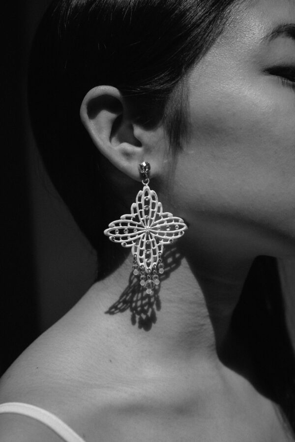 Pendientes-de-Pieza-Labrada-Esmaltada-1-scaled